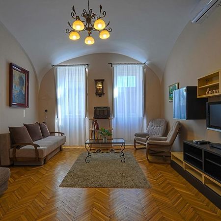 Demetrovics Udvarhaz Eger Exterior foto