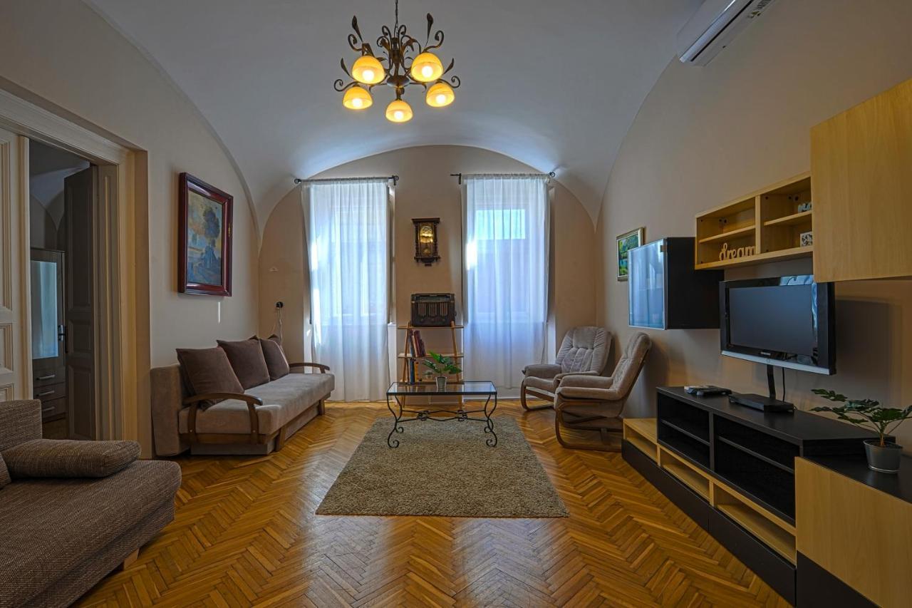 Demetrovics Udvarhaz Eger Exterior foto