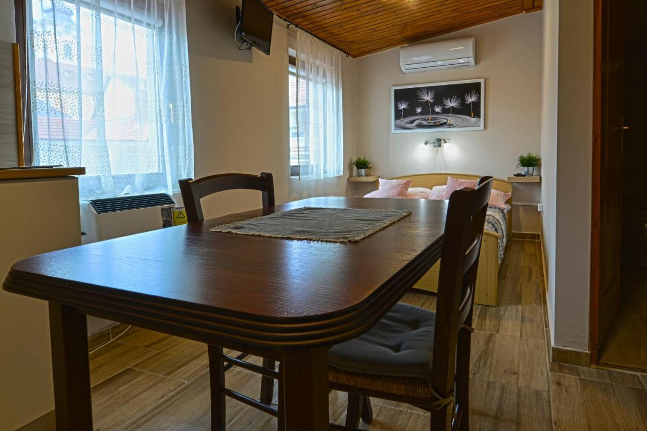 Demetrovics Udvarhaz Eger Exterior foto