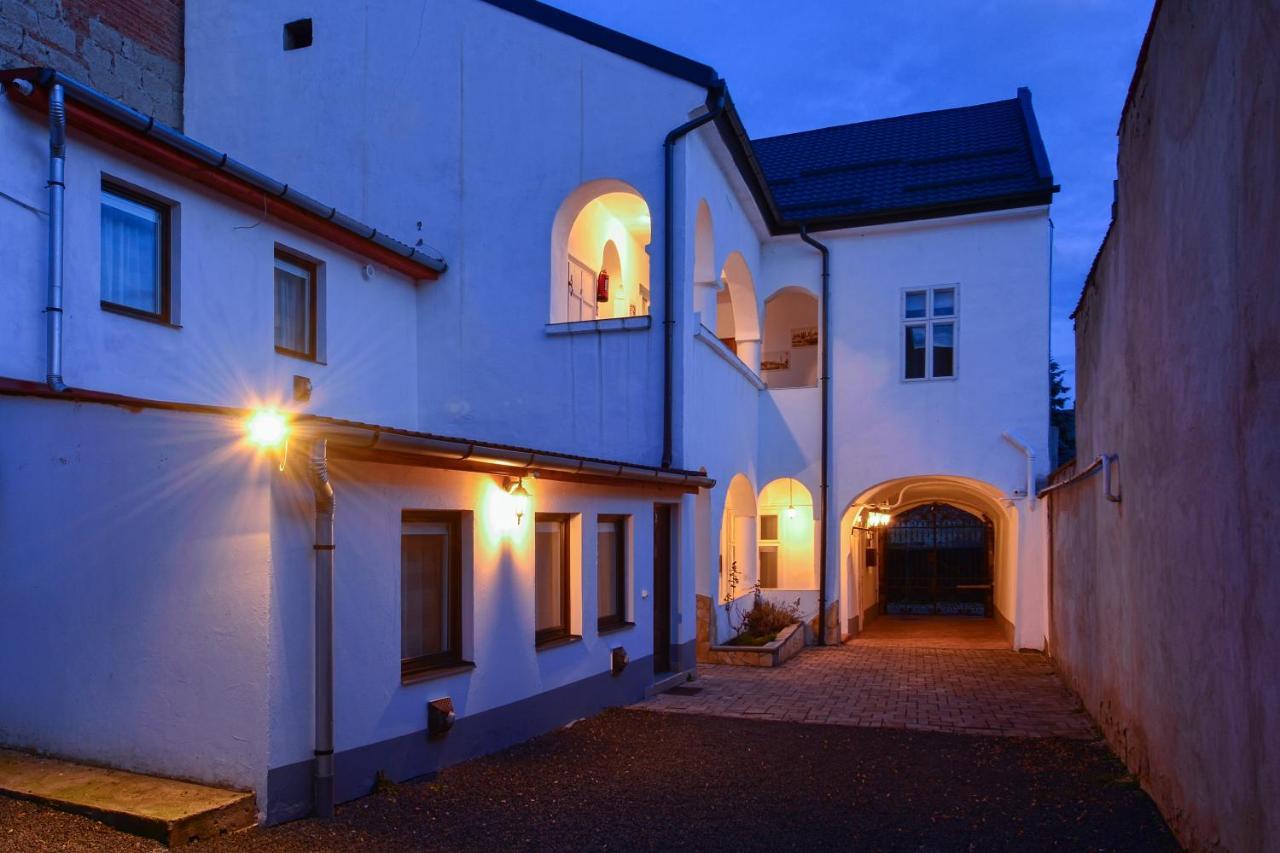 Demetrovics Udvarhaz Eger Exterior foto