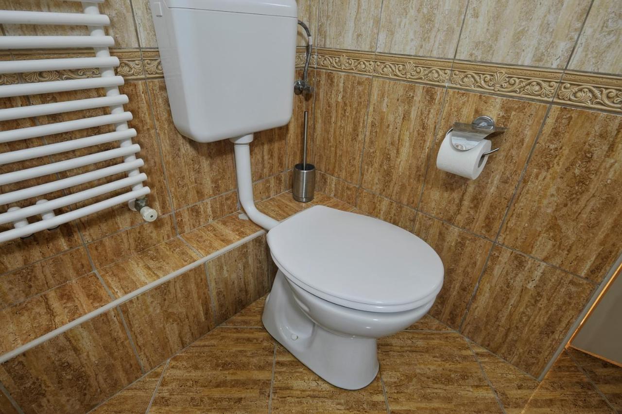 Demetrovics Udvarhaz Eger Exterior foto
