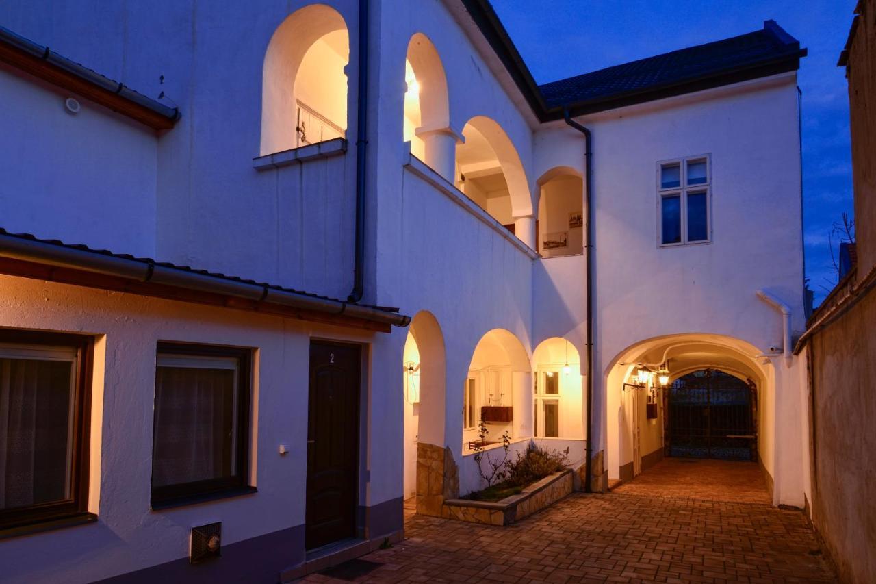 Demetrovics Udvarhaz Eger Exterior foto
