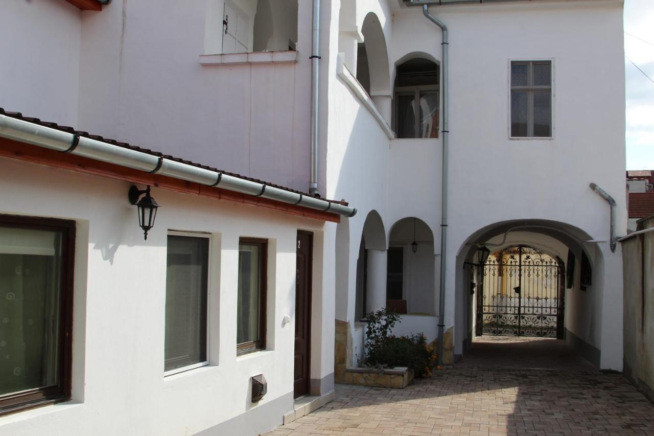 Demetrovics Udvarhaz Eger Exterior foto